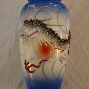 Vintage Japanese Hand Painted Moriage Gold-Rimmed Dragon Vase image 4