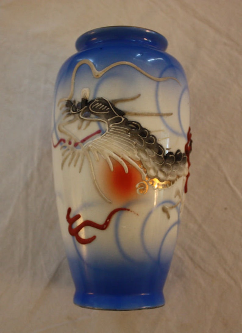 Vintage Japanese Hand Painted Moriage Gold-Rimmed Dragon Vase image 4