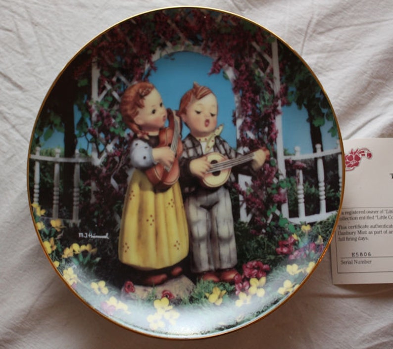 Vintage M. I. Hummel Little Musicians Decorative Porcelain Plate, E5806 image 4