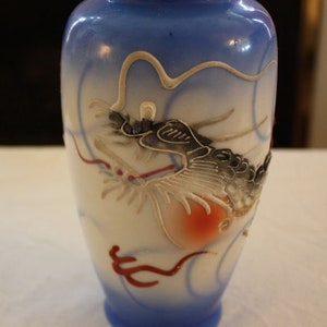 Vintage Japanese Hand Painted Moriage Gold-Rimmed Dragon Vase image 10