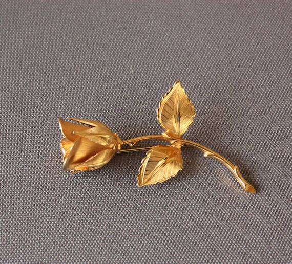 Vintage Giovanni Gold Tone Rosebud Brooch - image 1