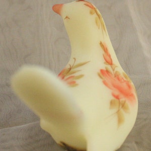 Vintage Fenton Bird of Happiness 5197 RC Hand Painted Roses on Custard, Signed image 4