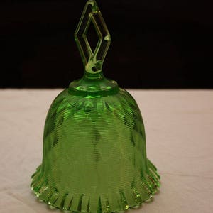 Vintage Fenton Threaded Diamond-Optic With Diamond Handle Bell, Springtime Green 8465 GT image 9