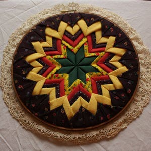 Vintage Quilt Pattern In A Hoop Décor