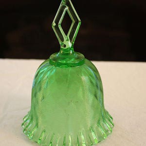 Vintage Fenton Threaded Diamond-Optic With Diamond Handle Bell, Springtime Green 8465 GT image 3
