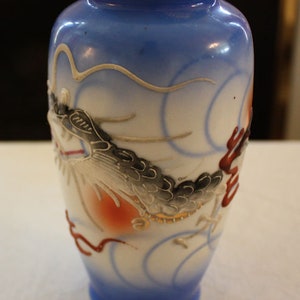 Vintage Japanese Hand Painted Moriage Gold-Rimmed Dragon Vase image 6