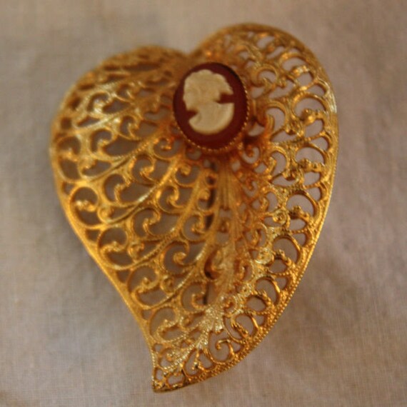 Vintage Filigree Cameo Heart Pin - image 1