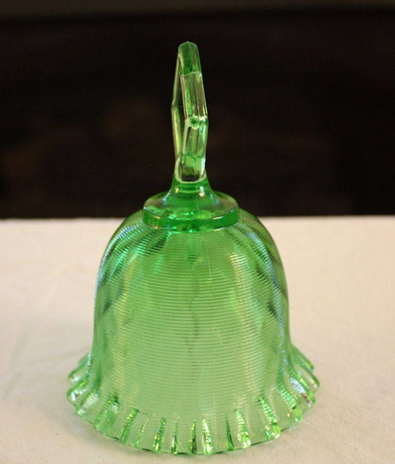 Vintage Fenton Threaded Diamond-Optic With Diamond Handle Bell, Springtime Green 8465 GT image 2