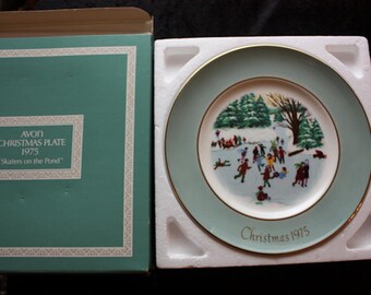 Vintage Avon Christmas Plate 1975 "Skaters On the Pond"