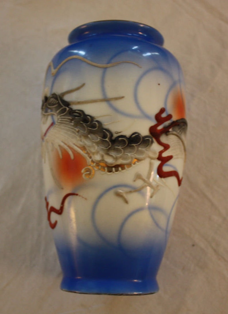 Vintage Japanese Hand Painted Moriage Gold-Rimmed Dragon Vase image 2