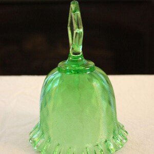 Vintage Fenton Threaded Diamond-Optic With Diamond Handle Bell, Springtime Green 8465 GT image 4
