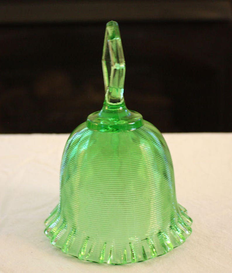 Vintage Fenton Threaded Diamond-Optic With Diamond Handle Bell, Springtime Green 8465 GT image 4