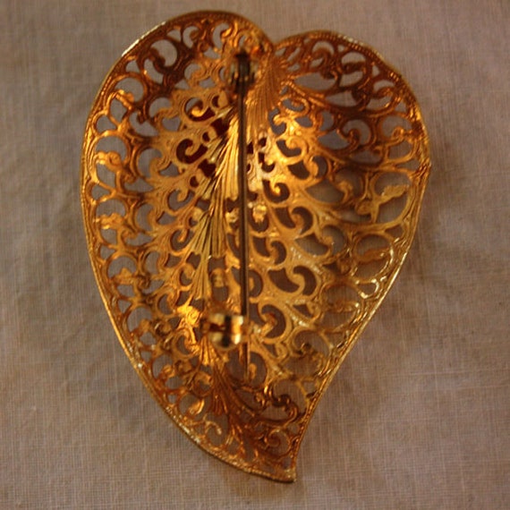 Vintage Filigree Cameo Heart Pin - image 3