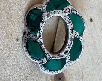 Scottish Jewelry, Malachite and sterling silver brooch 19th-century, 1800s Victorian