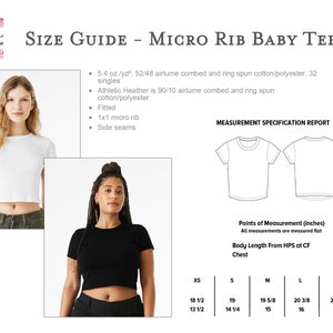 K&ouml;nnte beinhalten: Gr&ouml;&szlig;entabelle f&uuml;r ein Micro-Ripp-Baby-T-Shirt. Die Tabelle zeigt die Ma&szlig;e in Zoll f&uuml;r Brustumfang und K&ouml;rperl&auml;nge von der Schulterh&ouml;he bis zur vorderen Mitte. Die Gr&ouml;&szlig;en umfassen XS, S, M, L, XL und 2XL.