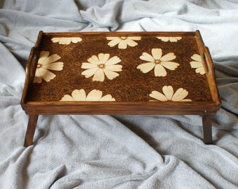rustykalna taca śniadaniowa, drewniany stolik nocny, rustykalny stół śniadaniowy, drewniana taca z nogami, taca na kwiaty, taca wypalana ręcznie