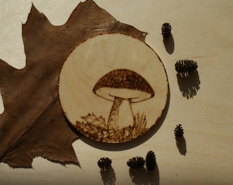 svampunderlägg set, set med skogsunderlägg, svampdekoration, träunderlägg, rustika underlägg, skogsdekor, pyrografiunderlägg