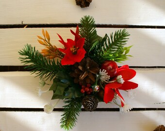 Christmas table decoration, rustic Christmas decor, Christmas decoration on a slice of wood