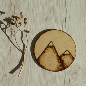gift for mountain lover, mountain coaster, table decoration, wooden coaster, pyrography mountain decor, rustic coaster, rustic decor