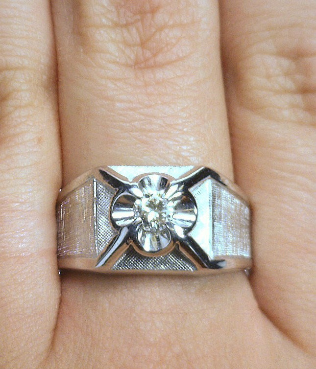 Vintage Gent&#39;s 14K White Gold .26 Carat SI1-G Diamond Solitaire Ring