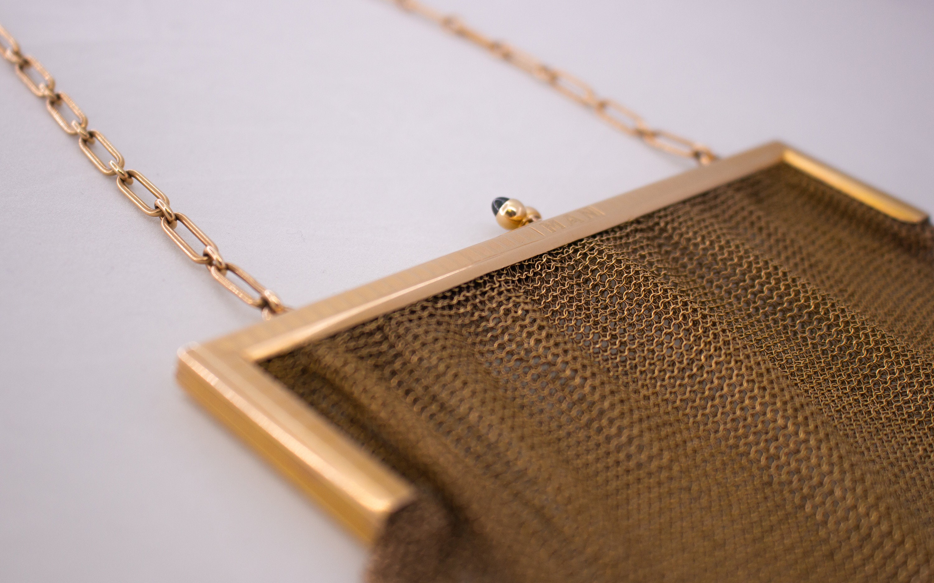 Gold Oversized Chain Metal Mesh Bag — House of Terrance