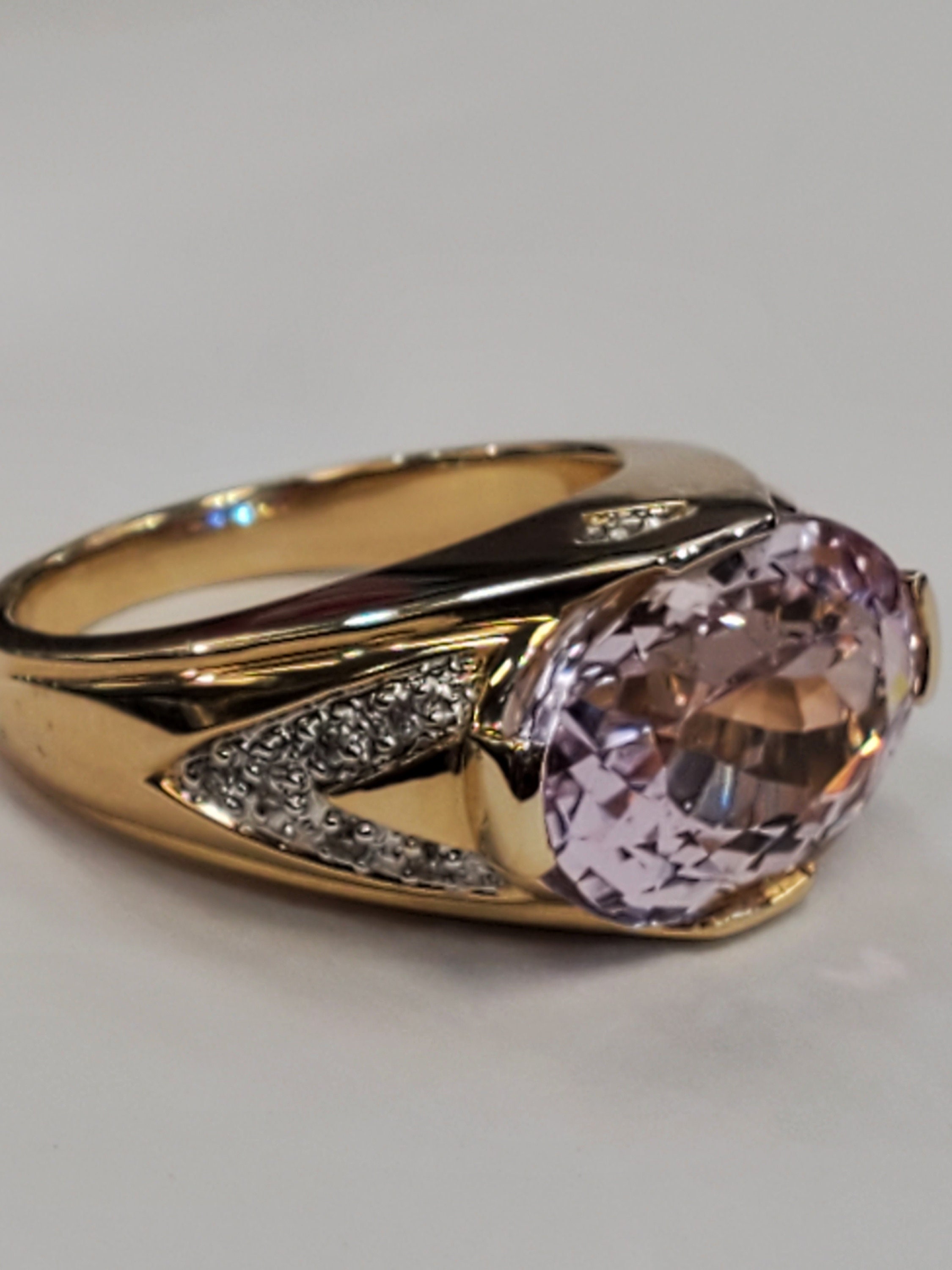 Product Image for Oval Kunzite and diamond ring 14k yellow gold size 6.5