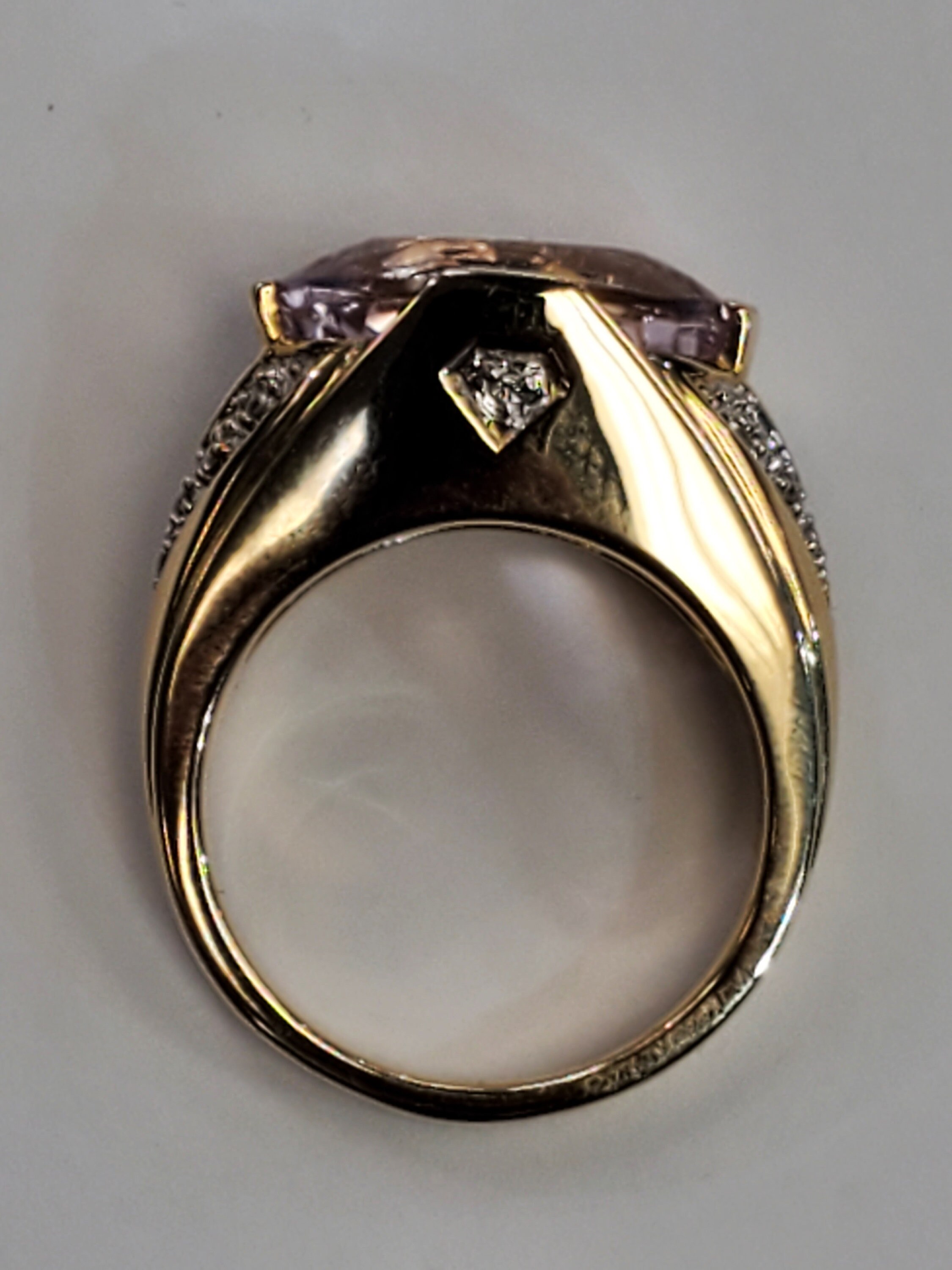 Product Image for Oval Kunzite and diamond ring 14k yellow gold size 6.5