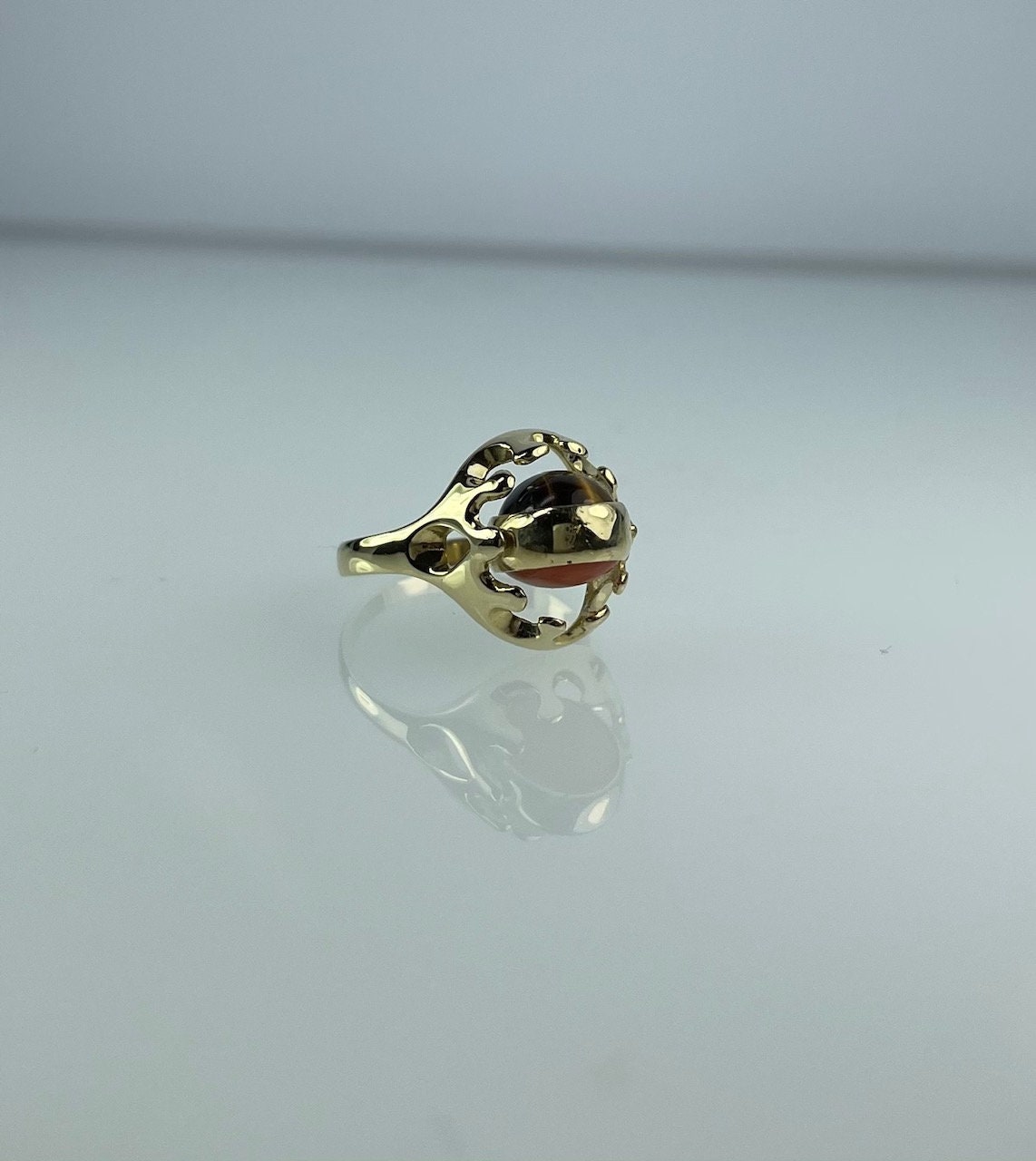 Product Image for Tiger eye & Coral Flip ring - 14K Yellow gold