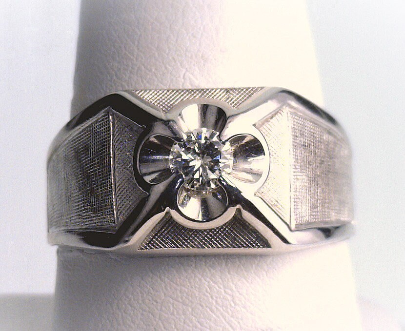 Product Image for Vintage Gent&#39;s 14K White Gold .26 Carat SI1-G Diamond Solitaire Ring