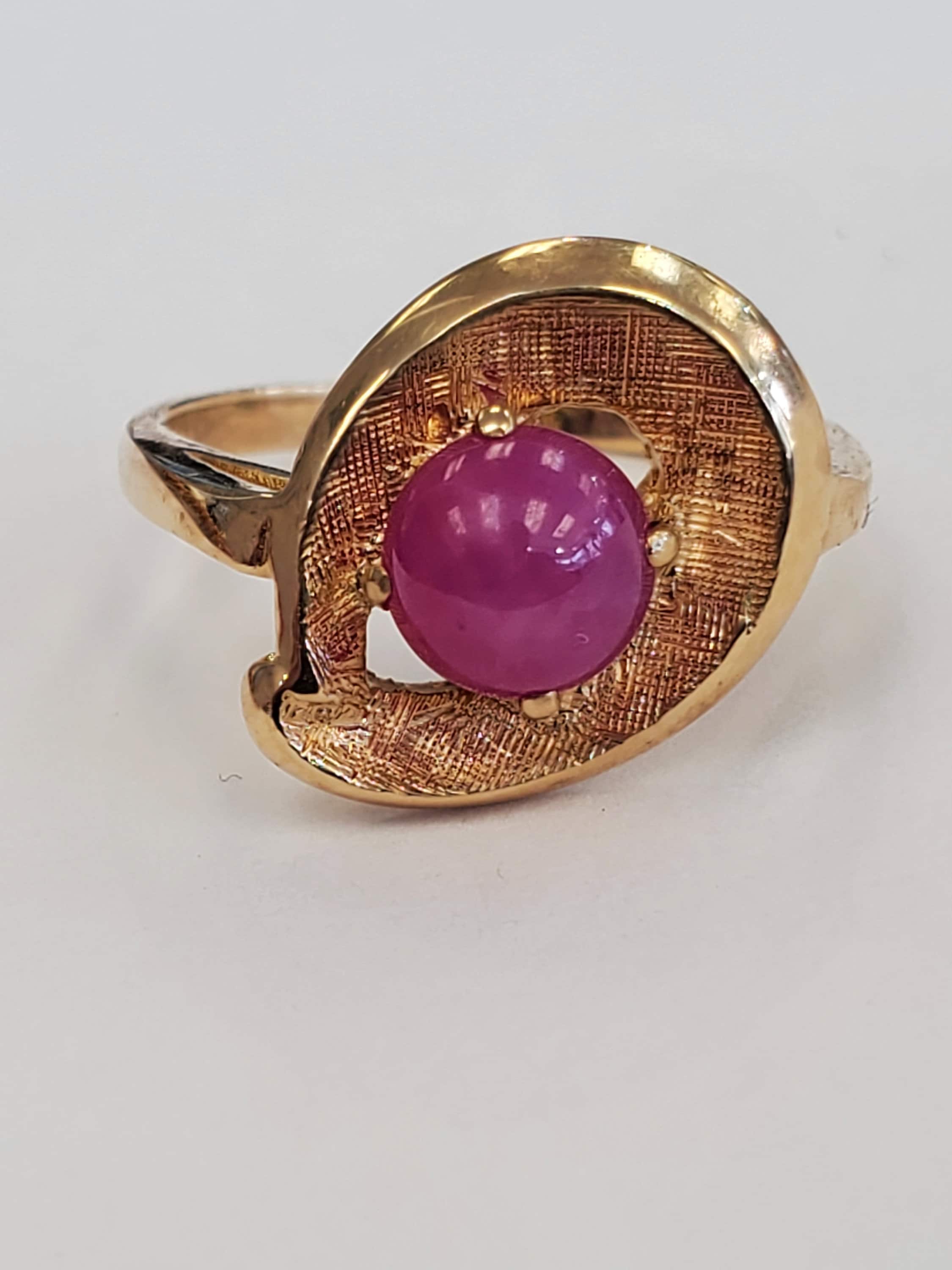 Product Image for vintage 14k yellow gold lab star ruby ring size 5.5