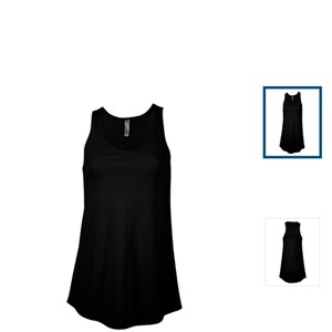 Puede incluir: Un top de tanque negro fluido con cuello redondo y un ajuste holgado.