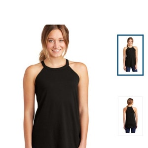 Puede incluir: Camiseta negra sin mangas con cuello alto y dobladillo ligeramente curvo. La camiseta est&aacute; hecha de una tela suave y c&oacute;moda.