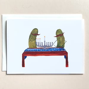 Des cornichons fantaisistes allumant la carte de Hanoucca vierge Menorah
