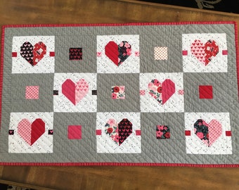 Love Actually Pattern PDF/Quilted Valentine Table Runner PDF Pattern