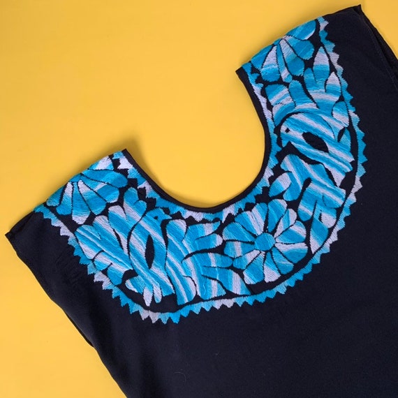 Blusa de fiesta mexicana // Huipil oaxaqueño bordado a mano Jalapa De Díaz  en negro, turquesa y blanco // Blusa mexicana // Top // Túnica