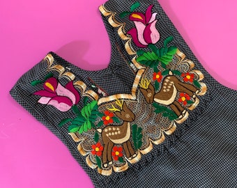 Handmade Mexican Apron with Embroidered Flowers // Size Small // Oaxaca Embroidered Apron // Mandil Hecho en Tlacolula Mexico