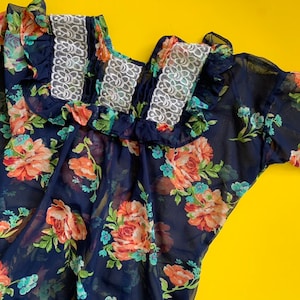 Floral Overblouse from San Bartolomé Quialana // Zapotec Blouse // Colorful Mexican Top