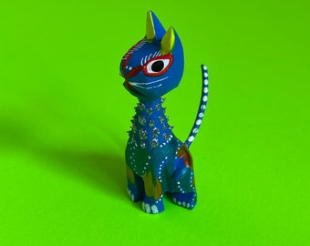 Alebrije Dog for Day of the Dead Altar // Hand-carved and Hand Painted in San Martin Tilcajete, Oaxaca // Made in Mexico