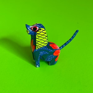 Alebrije Dog for Day of the Dead Altar // Hand-carved and Hand Painted in San Martin Tilcajete, Oaxaca // Made in Mexico
