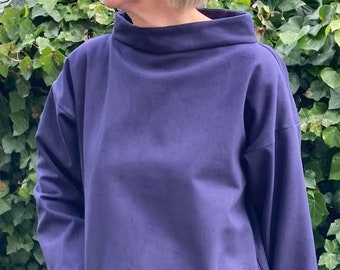 Artist's smock in blue heavy cotton twill with front pockets
