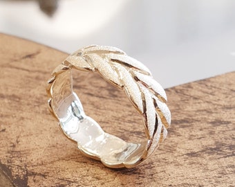 14K Yellow Gold Leaf Wedding Band: Nature Inspired Bridal Ring