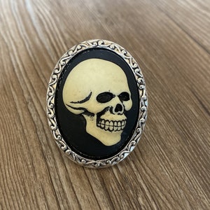 Gothic Skull drawer knobs / Skull cabinet / Gothic Home Decor / Relief  Shaped drawer knobs / Furniture Hardware,Z-427