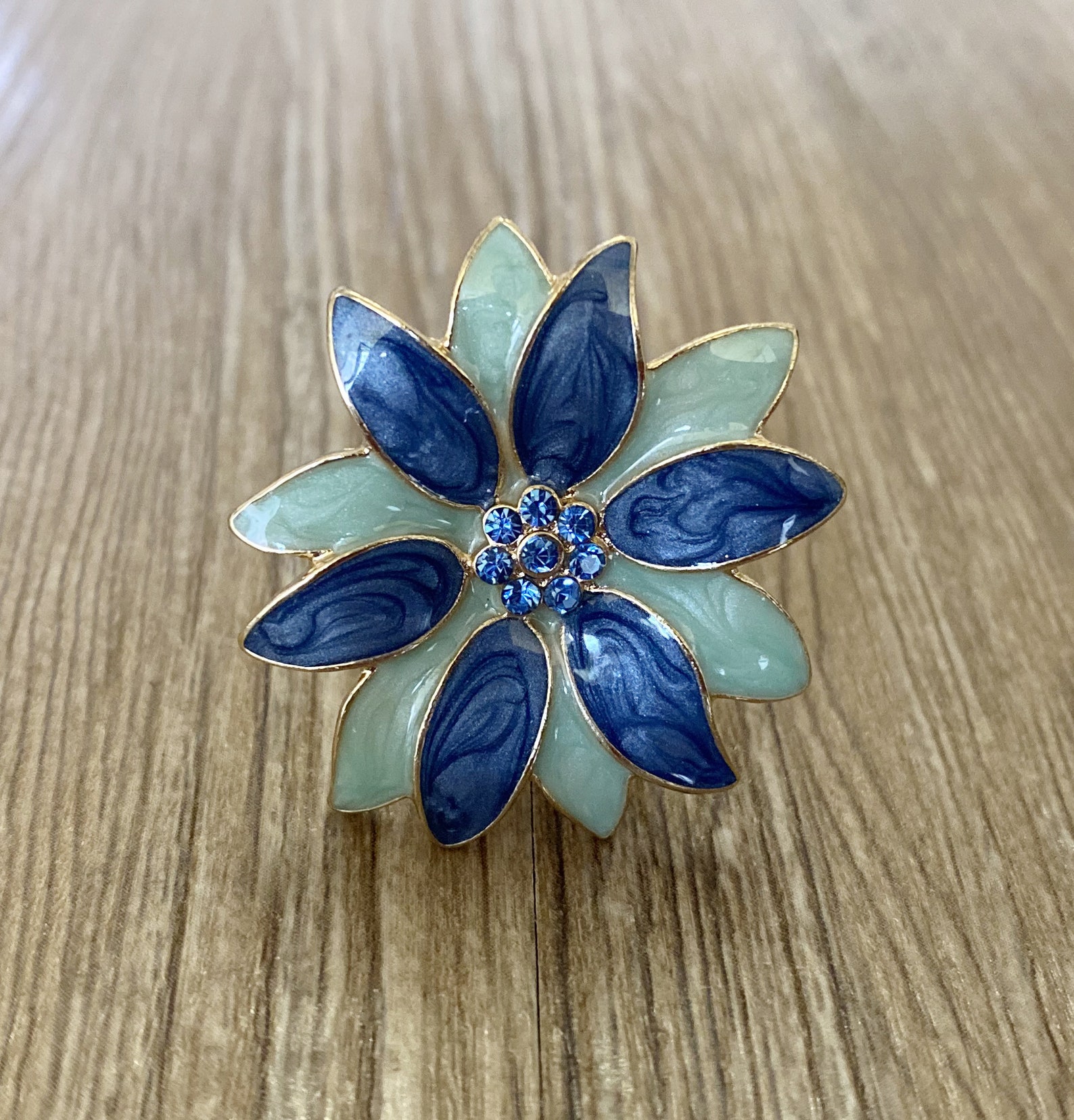 Enamel Daisy Gather Honey Drawer Knobs / Daisy / Etsy