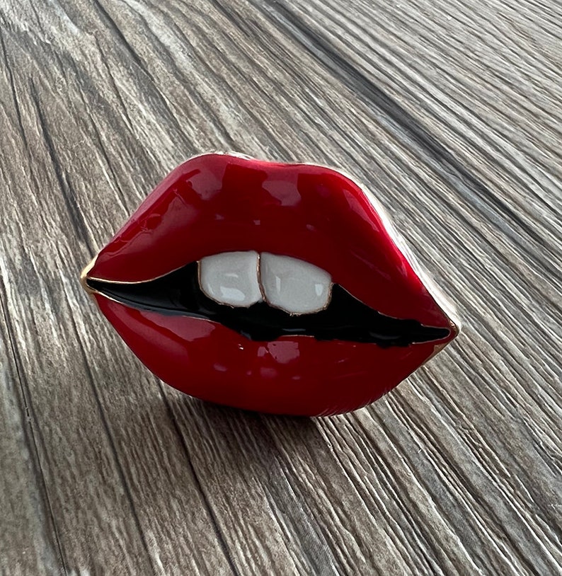 Enamel Red Lips drawer knobs / Red Lips cabinet / Gothic Home Decor / Furniture Hardware,Z-975 image 1