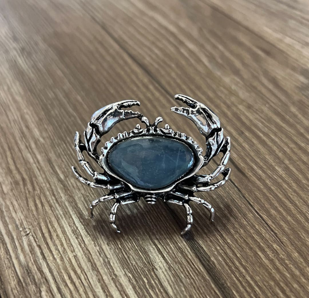 Crab Drawer Knobs / Crab / Gothic Home Decor / Animal Shaped