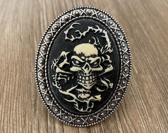 Gothic Skull drawer knobs / Skull cabinet / Gothic Home Decor / Relief  Shaped drawer knobs / Furniture Hardware,Z-448