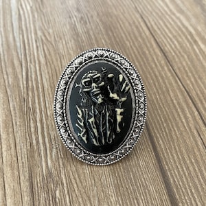 Gothic Skull drawer knobs / Skull cabinet / Gothic Home Decor / Relief  Shaped drawer knobs / Furniture Hardware,Z-445