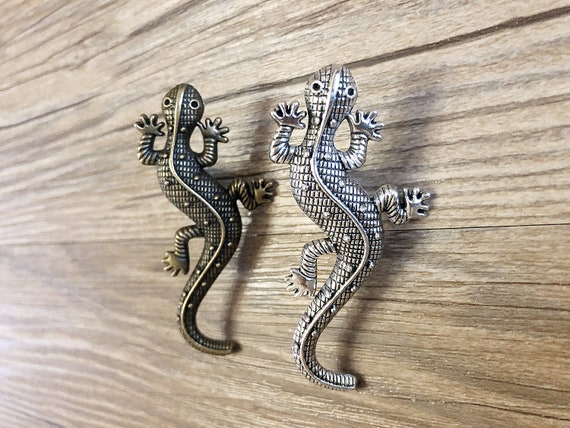 Lizard Drawer Knobs / Lizard Cabinet / Gothic Home Decor / Animal