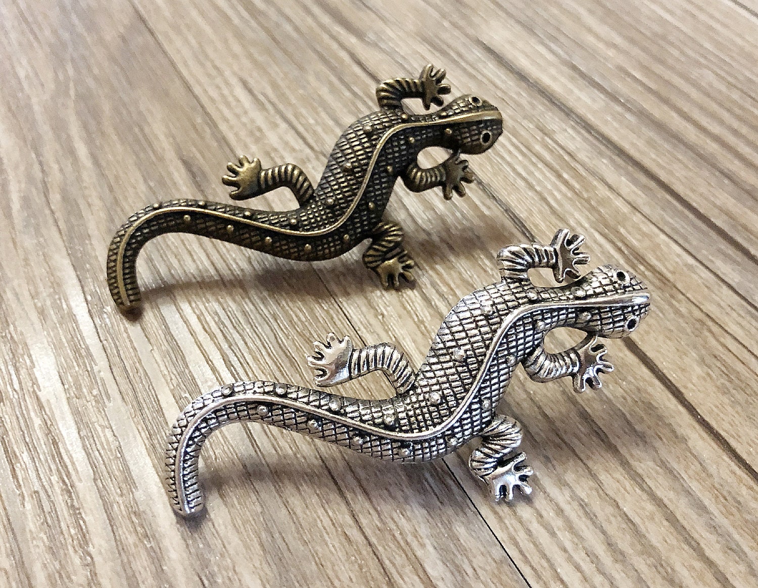 Lizard Drawer Knobs / Lizard Cabinet / Gothic Home Decor / Animal