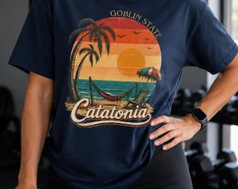 レトロカタトニアTシャツ | ネイビーのグラフィックテキストデザイン